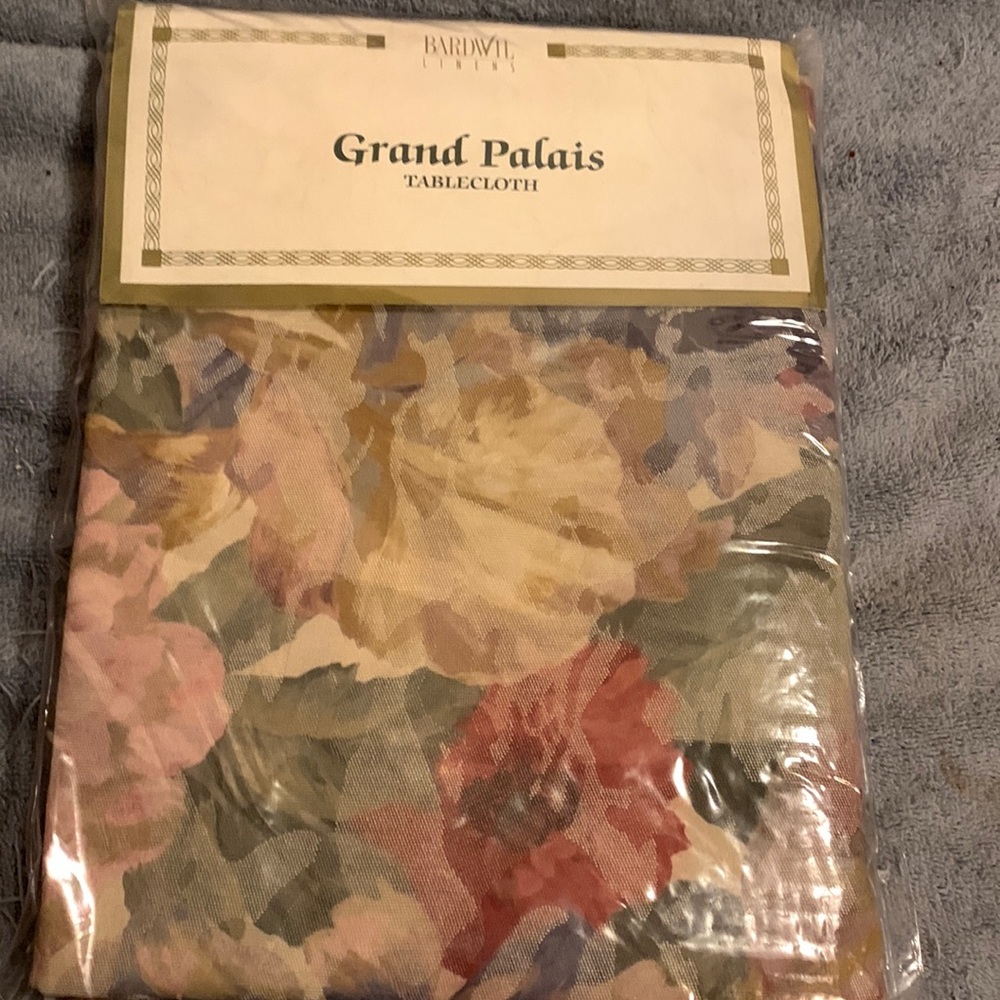 Grand Palais large table cloth